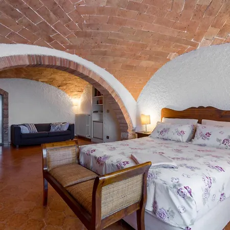 Agresto Apartments, Pool, Siena Hills Farm stay *
